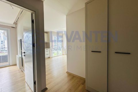 LEVANTENDEN TECE PLAJ CADDESİNDE HAVUZLU SIFIR 1+1