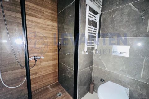 LEVANTENDEN TECE PLAJ CADDESİNDE HAVUZLU SIFIR 1+1