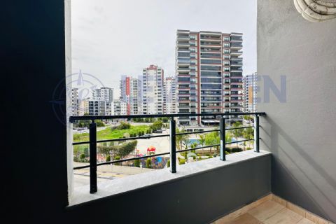 LEVANTENDEN TECE PLAJ CADDESİNDE HAVUZLU SIFIR 1+1