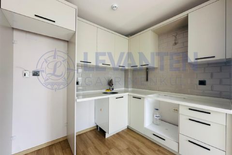LEVANTENDEN TECE PLAJ CADDESİNDE HAVUZLU SIFIR 1+1