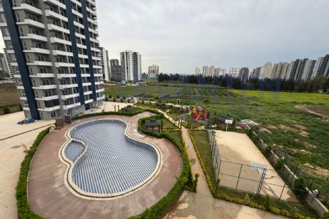 LEVANTEN'DEN TECE'DE DENİZE YAKIN HAVUZLU SIFIR 1+1