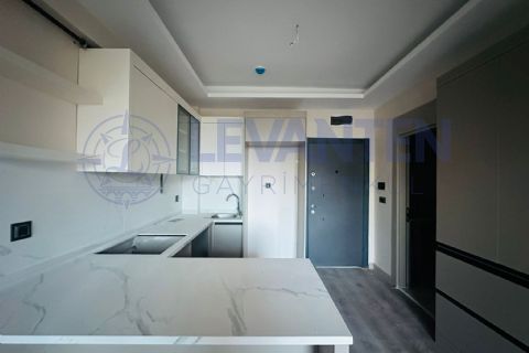 LEVANTENDEN TECEDE SIFIR HAVUZLU DENİZE YAKIN 1+1