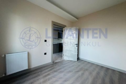 LEVANTENDEN TECEDE SIFIR HAVUZLU DENİZE YAKIN 1+1