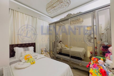 LEVANTENDEN TEK BLOK CEPHELERİ AÇIK KOMBİ GÖZDE KREŞ CİVARI 3+1