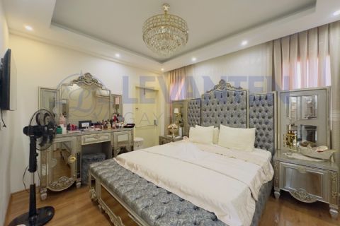 LEVANTENDEN TEK BLOK CEPHELERİ AÇIK KOMBİ GÖZDE KREŞ CİVARI 3+1