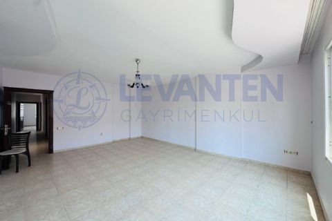 LEVANTENDEN TEK BLOK GENİŞ OTURUM ÇİFT BANYO 3+1 SATILIK