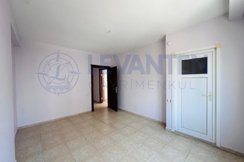 LEVANTENDEN TEK BLOK GENİŞ OTURUM ÇİFT BANYO 3+1 SATILIK