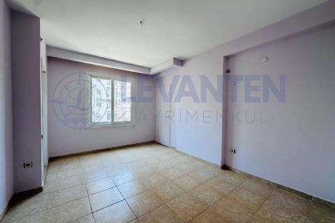 LEVANTENDEN TEK BLOK GENİŞ OTURUM ÇİFT BANYO 3+1 SATILIK