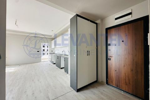 LEVANTENDEN TÖMÜKTE DENİZE YÜRÜME MESAFESİNDE AQUA HAVUZLU 2+1