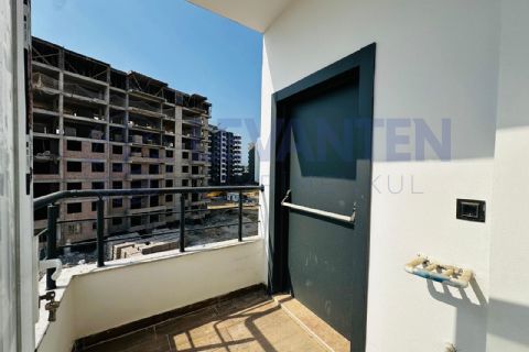 LEVANTENDEN TÖMÜKTE DENİZE YÜRÜME MESAFESİNDE AQUA HAVUZLU 2+1