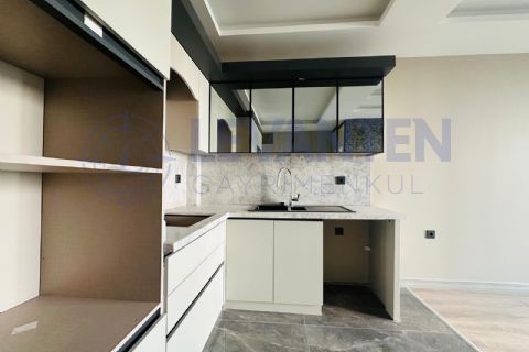 LEVANTEN'DEN TÖMÜKTE FULL SOSYAL TESİSLİ SATILIK SIFIR 1+1