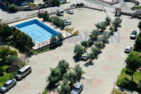LEVANTENDEN ÜNİVERSİTE CD YOLA SIFIR CEPHELERİ AÇIK 1+1 HAVUZLU