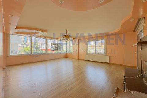 LEVANTENDEN YENİŞEHİR HÜRRİYETTE KOMBİ CAM BALKON HER KAT TEK GENİŞ 3+1